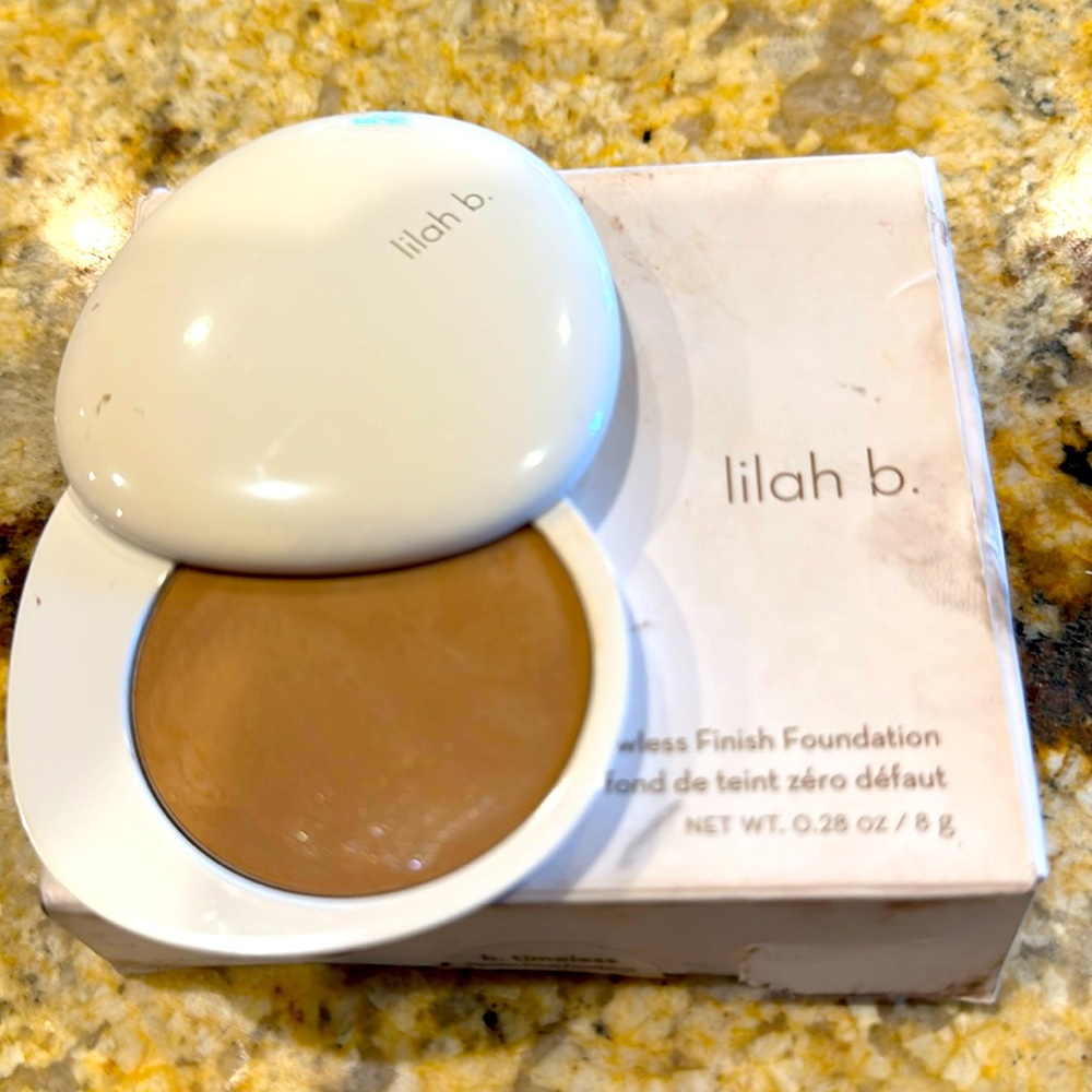 lilah b. Flawless finish foundation new in open box
